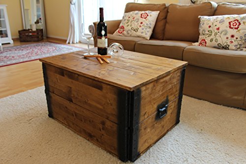 Uncle Joe's Couchtisch mit Stauraum, Truhe mit Deckel, Wohnzimmertisch aus Massivholz, Braun, 55T x 80B x 44H cm, Vintage Möbel im Landhausstil, Holztruhe Shabby Chic, Nussbaum Honigfarben