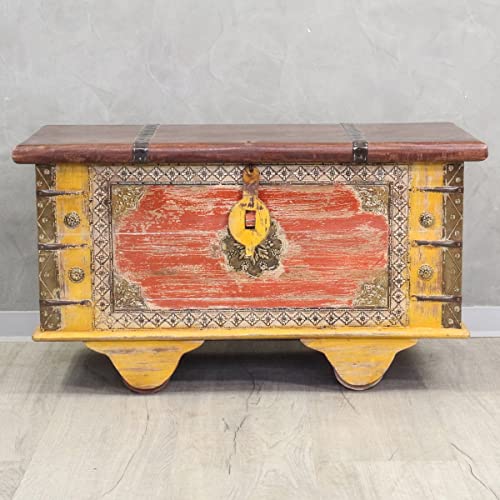 Oriental Galerie Shabby Chic Holztruhe mit Messingbeschlag Schatztruhe mit Rollen Truhe Kiste Box Holz Indien Massiv Antik-Optik Gelb Braun 80 cm