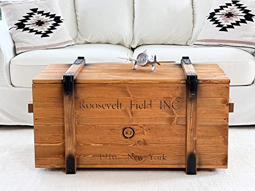 Uncle Joe´s Truhe Roosevelt Couchtisch Truhentisch im Vintage Shabby chic Style aus Massiv-Holz in braun mit Stauraum und Deckel Holzkiste Beistelltisch Landhaus Wohnzimmertisch Holztisch nussbaum